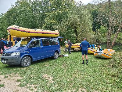 Adrenalinski rafting na Uni