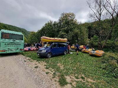 Adrenalinski rafting na Uni