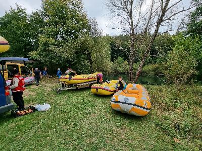 Adrenalinski rafting na Uni