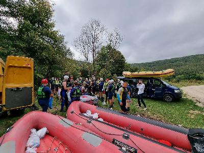 Adrenalinski rafting na Uni