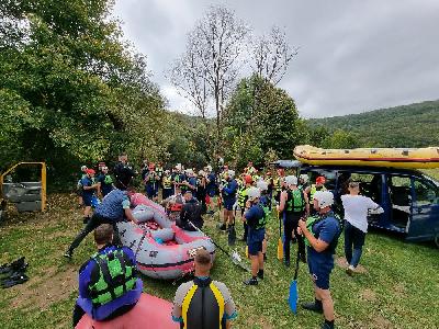 Adrenalinski rafting na Uni