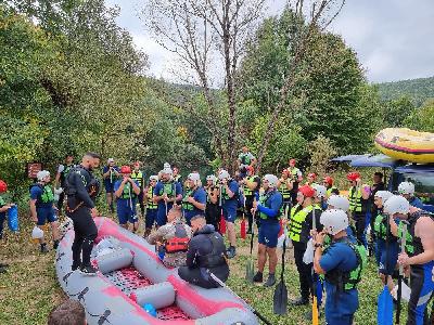 Adrenalinski rafting na Uni