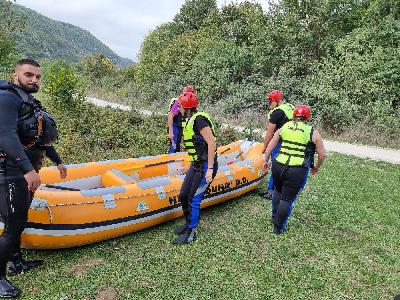 Adrenalinski rafting na Uni