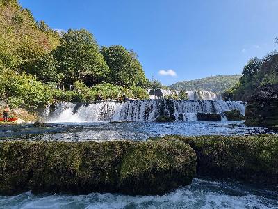 Adrenalinski rafting na Uni