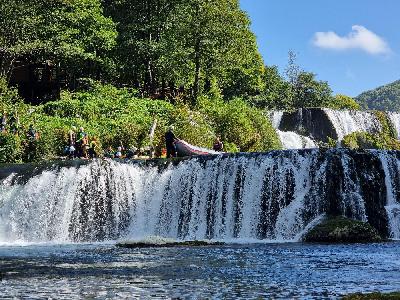 Adrenalinski rafting na Uni