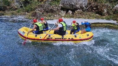 Adrenalinski rafting na Uni