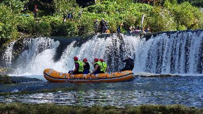 Adrenalinski rafting na Uni