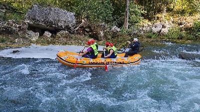 Adrenalinski rafting na Uni