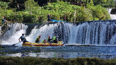 Adrenalinski rafting na Uni