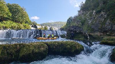 Adrenalinski rafting na Uni