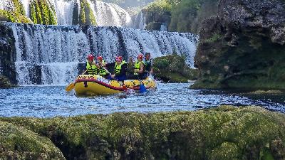 Adrenalinski rafting na Uni