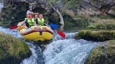 Adrenalinski rafting na Uni