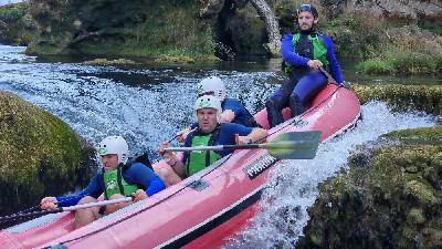 Adrenalinski rafting na Uni