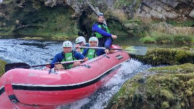 Adrenalinski rafting na Uni