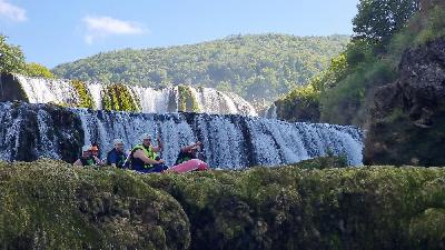 Adrenalinski rafting na Uni