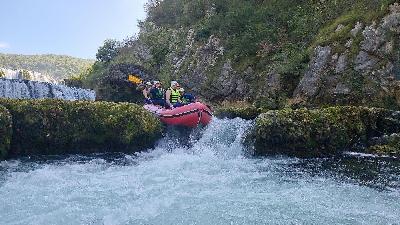 Adrenalinski rafting na Uni