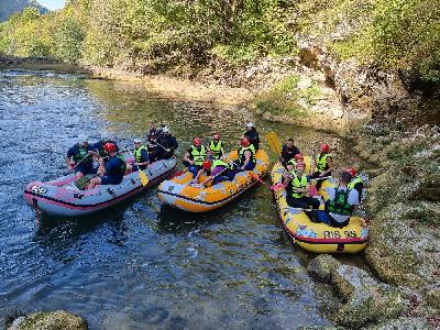 Adrenalinski rafting na Uni