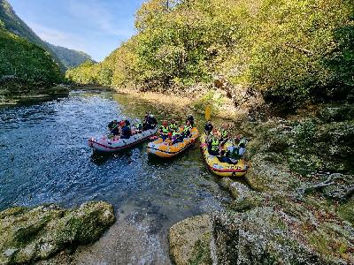 Adrenalinski rafting na Uni