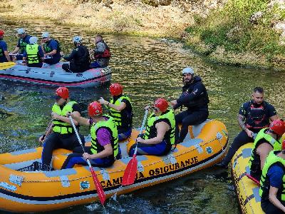 Adrenalinski rafting na Uni