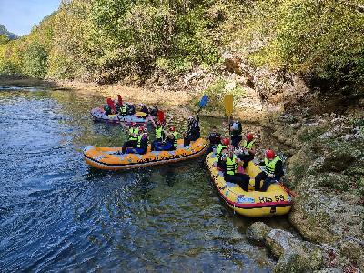 Adrenalinski rafting na Uni