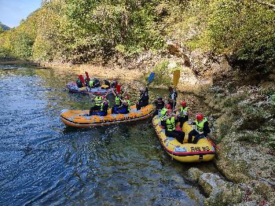 Adrenalinski rafting na Uni